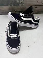 VANS Old Skool Black/ White Womens 7  NEW 500714