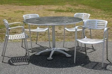 Knoll International Pensi Aluminum Table And 4 Chairs