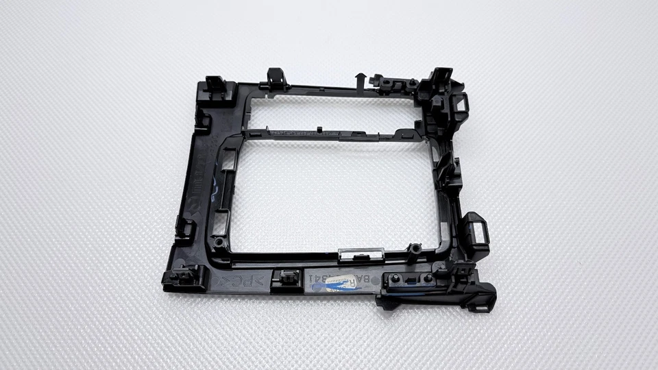 Оригинальная накладка на ободок переключателя передач для центральной консоли Mazda 3 2014–2018 годов выпуска BADF-64341 - Изображение 3 из 4