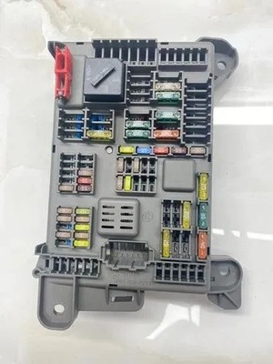 BMW X6 E71, E72 Sicherungskasten BJ2T595615 62797631 B010105300 3.50 25560609