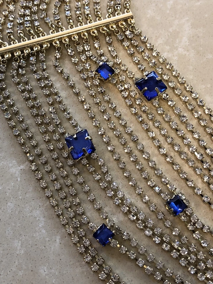 COLLAR LLAMATIVO PIEDRA CRISTAL ZAFIRO AZRIA BCBG Foto 3 de 4