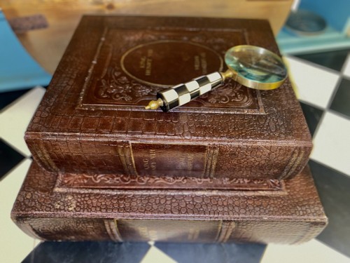 Set of 2 Decorative Antique Book Hollow Interior Latched Storage Boxes Stackable - 第 3/22 張圖片