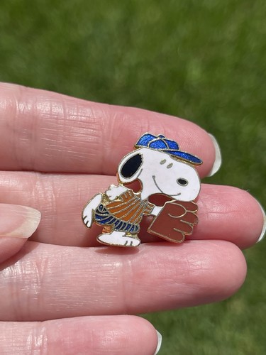 Snoopy Aviva Enamel Lapel Pin Baseball Player Glove Vintage United Features