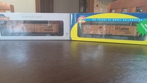 Athearn 50ft Ice Bunker Reefers Santa Fe (SFRD) #37387 and #37318