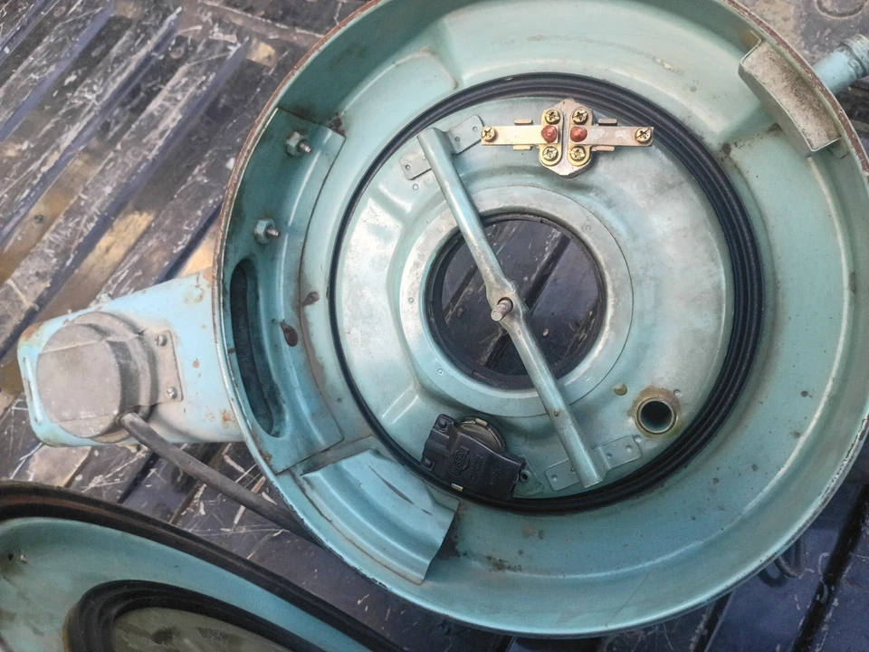 Заводской корпус воздушного фильтра 1976 Datsun пикап KB 120 мотор - Изображение 3 из 3