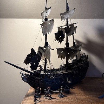 Hawthorne Village Pirates Of The Caribbean Black Pearl Ghost Ship Jack Sparrow