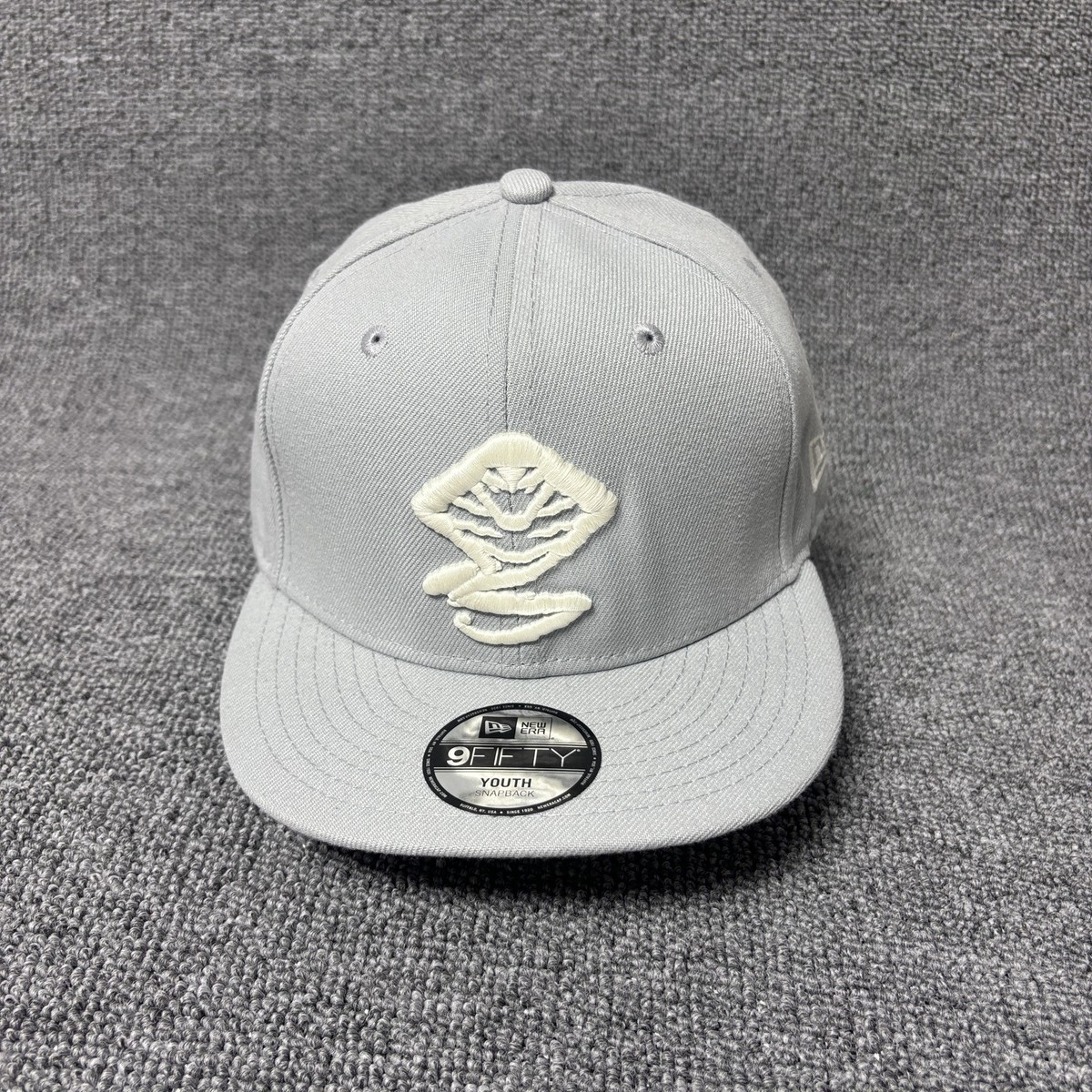 New Era 9FIFTY Saint Seiya Ophiuchus Silver Snapback Hat Youth Grey Anime Cap