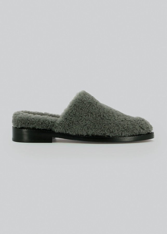$695 Clergerie Paris Women Gray Gillief Sherpa Slippers Shoes 36. EU 35.5 US 5.5