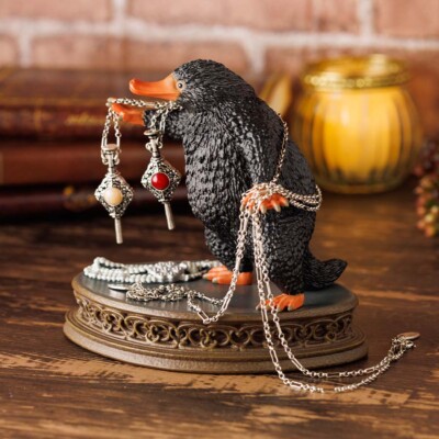 Y*o様 FANTASTICS アップグレード プレミアムグッズ ベースボールシ Fantastic Beasts Niffler Figure Accessory Stand Warner Bros. Newt