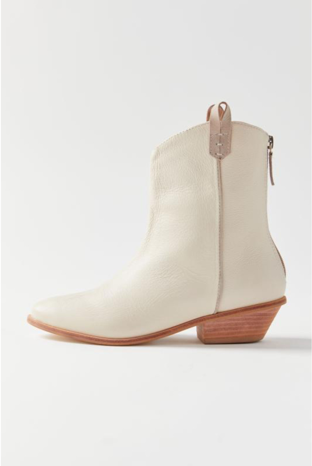 New Urban Outfitters KAANAS Valladolid Leather Boot Size 8 MSRP: $189
