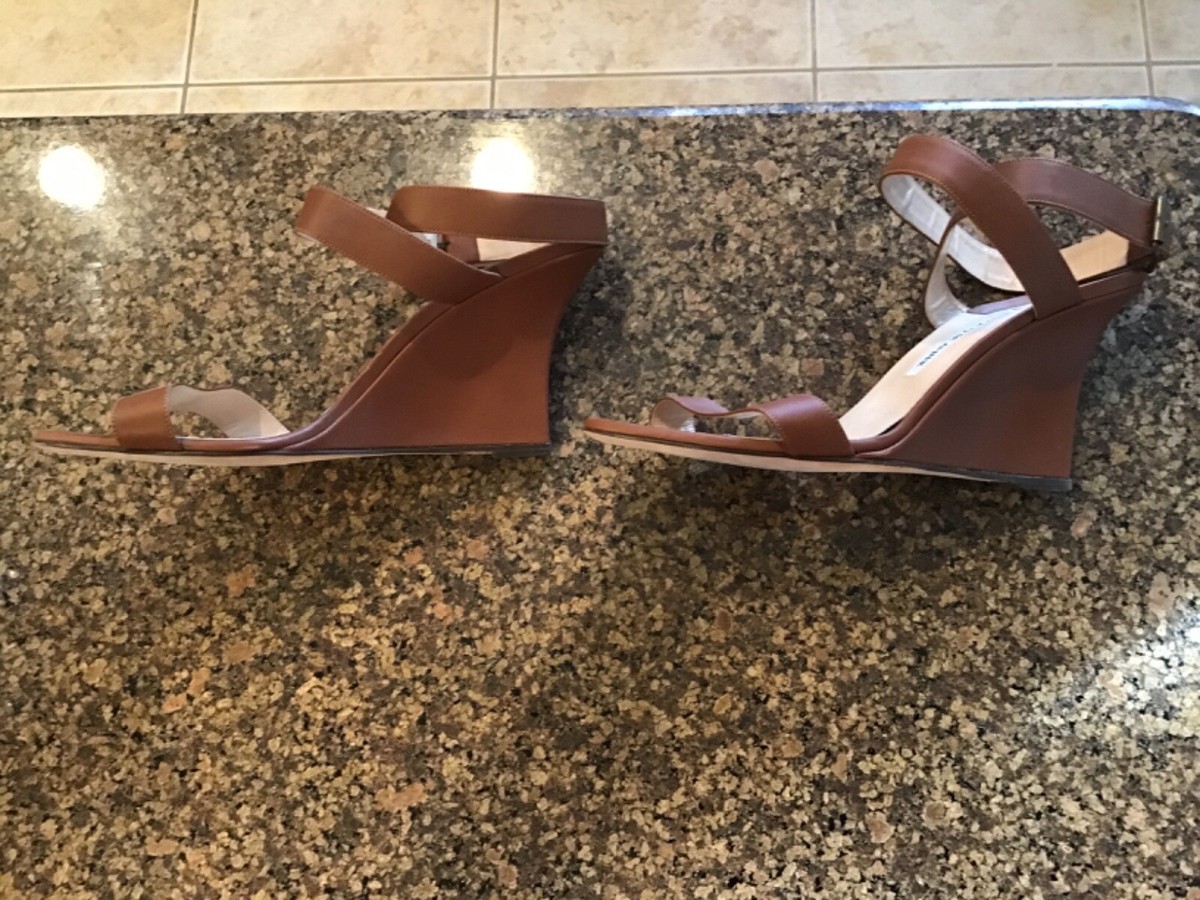 Manolo Blahnik Sandals Mens‎ size 7 Brown Leather Criss Cross Slide Italy Euro Manolo Blahnik Sandals Womens 7 Yellow Clear PVC Slide Flat  main image 4