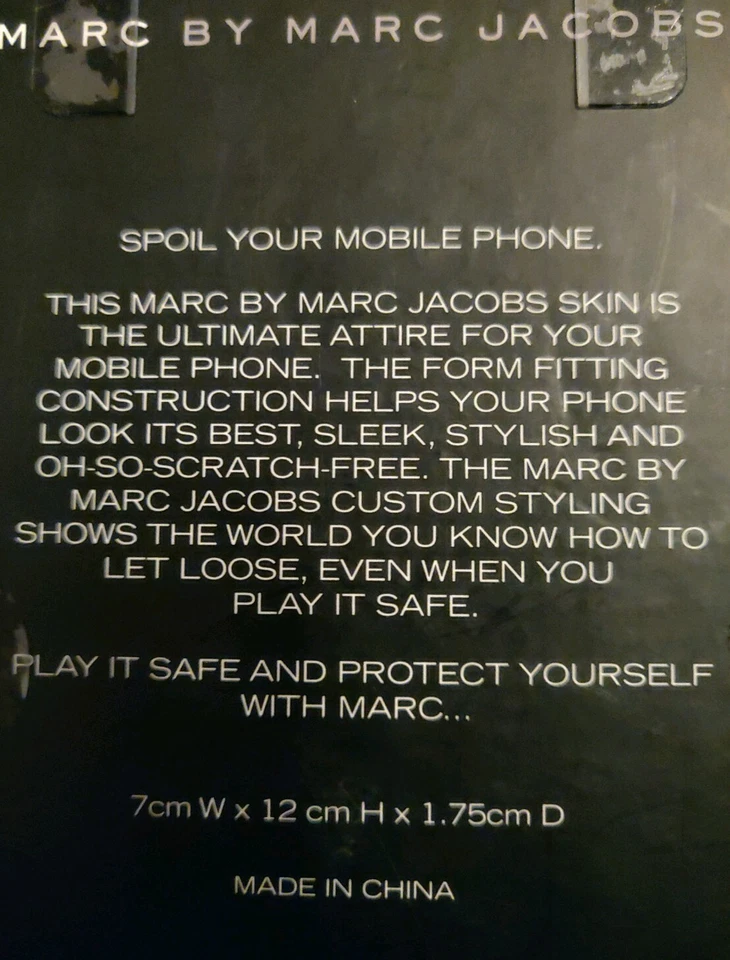 Футляр Marc Jacobs для iPhone 4/4S черный с абстрактной формой красные сердца - Изображение 4 из 4