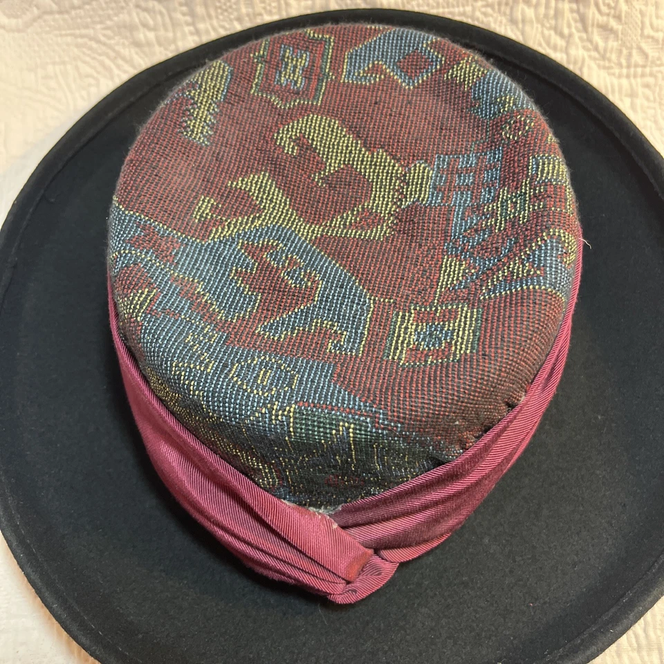 De Colección Whittall & Shon Tapiz de Lana Estampado Floral Sombrero EE. UU. Negro/Cuerda de Mentón Foto 2 de 4