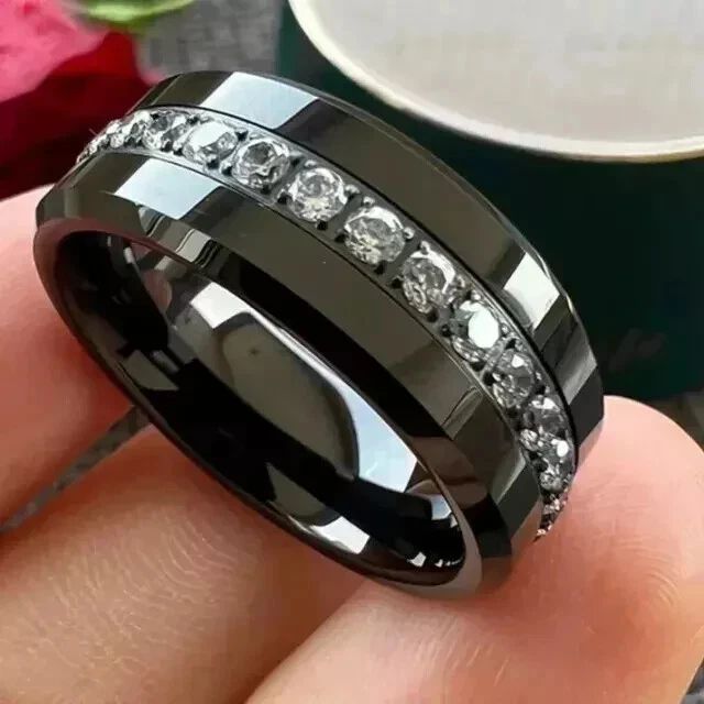 Anillo banda de eternidad completa de diamantes simulados de corte redondo de 2 quilates enchapado en oro negro de 14 quilates Foto 4 de 4