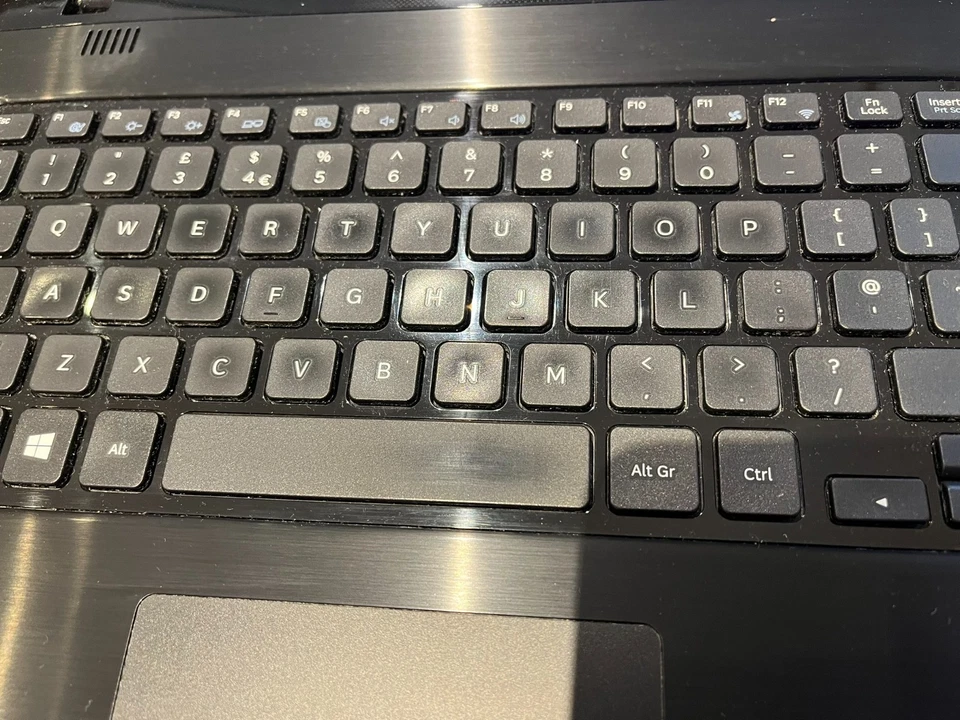 Samsung NP350E7C-A05UK 17" Laptop i3-3110M 2.4Ghz, 6Gb RAM, 240Gb SSD, Windows10 - Image 2 of 4