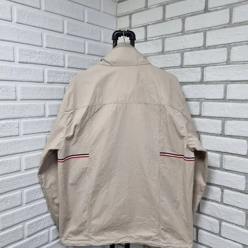 Moncler Hoshi Windbreaker Jacket Beige 23 Season Auth Certified thumbnail 7