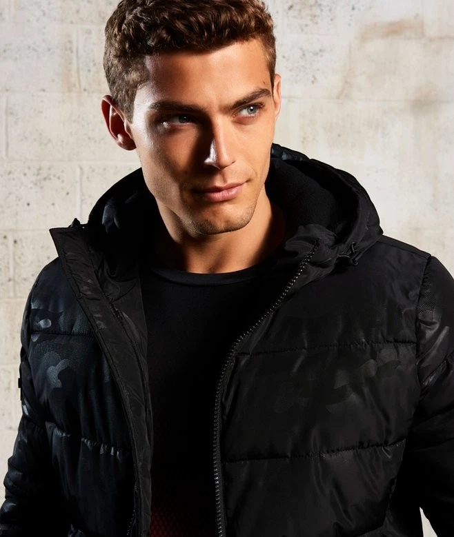 Abrigo Chaqueta Acolchada Deportiva SUPERDRY Para Hombre Pequeño Negro Camuflaje Con Capucha Foto 3 de 4