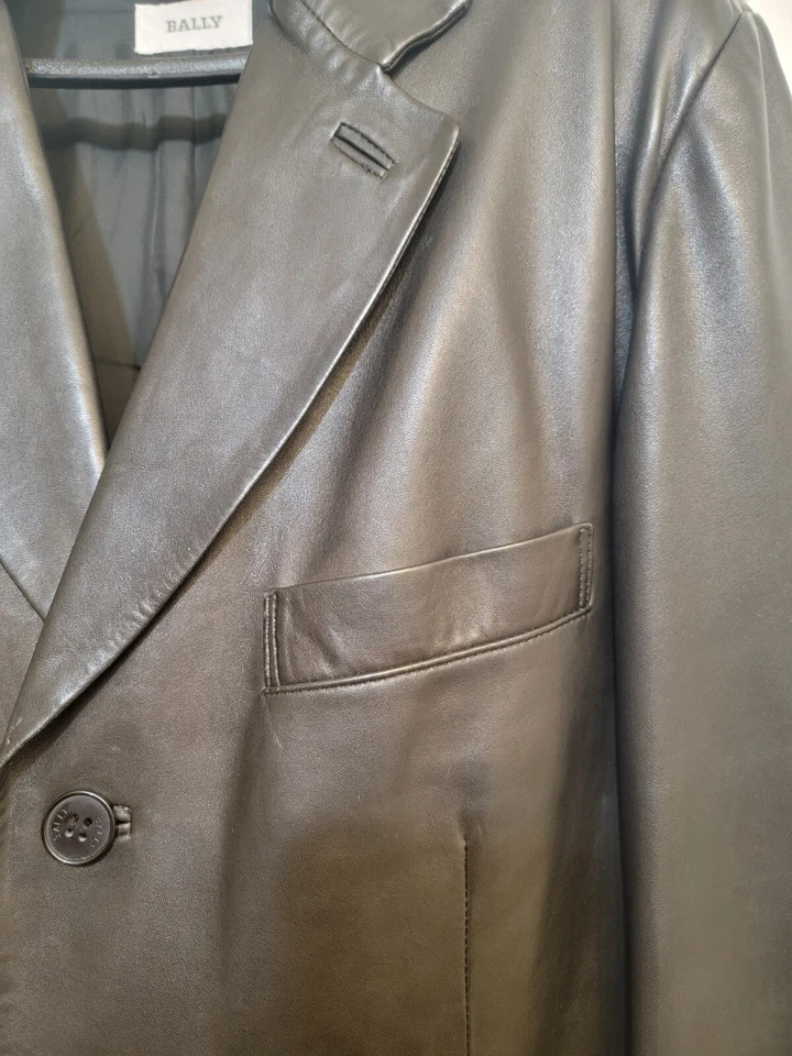Bally Overcoat Size 42 in Beautiful Soft Leather Peak Lapel Made In ITALY - Image 4 of 4