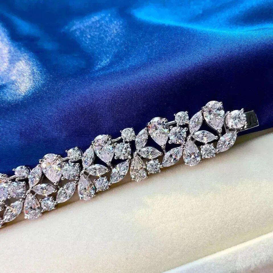 Brazalete de tenis para mujer de diamantes creados en laboratorio con corte pera de 9 quilates enchapado en oro blanco de 14 quilates Foto 4 de 4