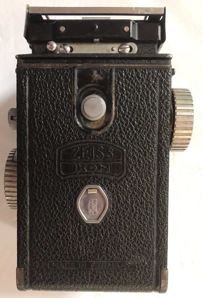 Zeiss Ikon Ikoflex TLR Camera with Novar Anastigmat 75mm f3 Zeiss Ikon Ikoflex TLR Camera with Novar Anastigmat 75mm f3