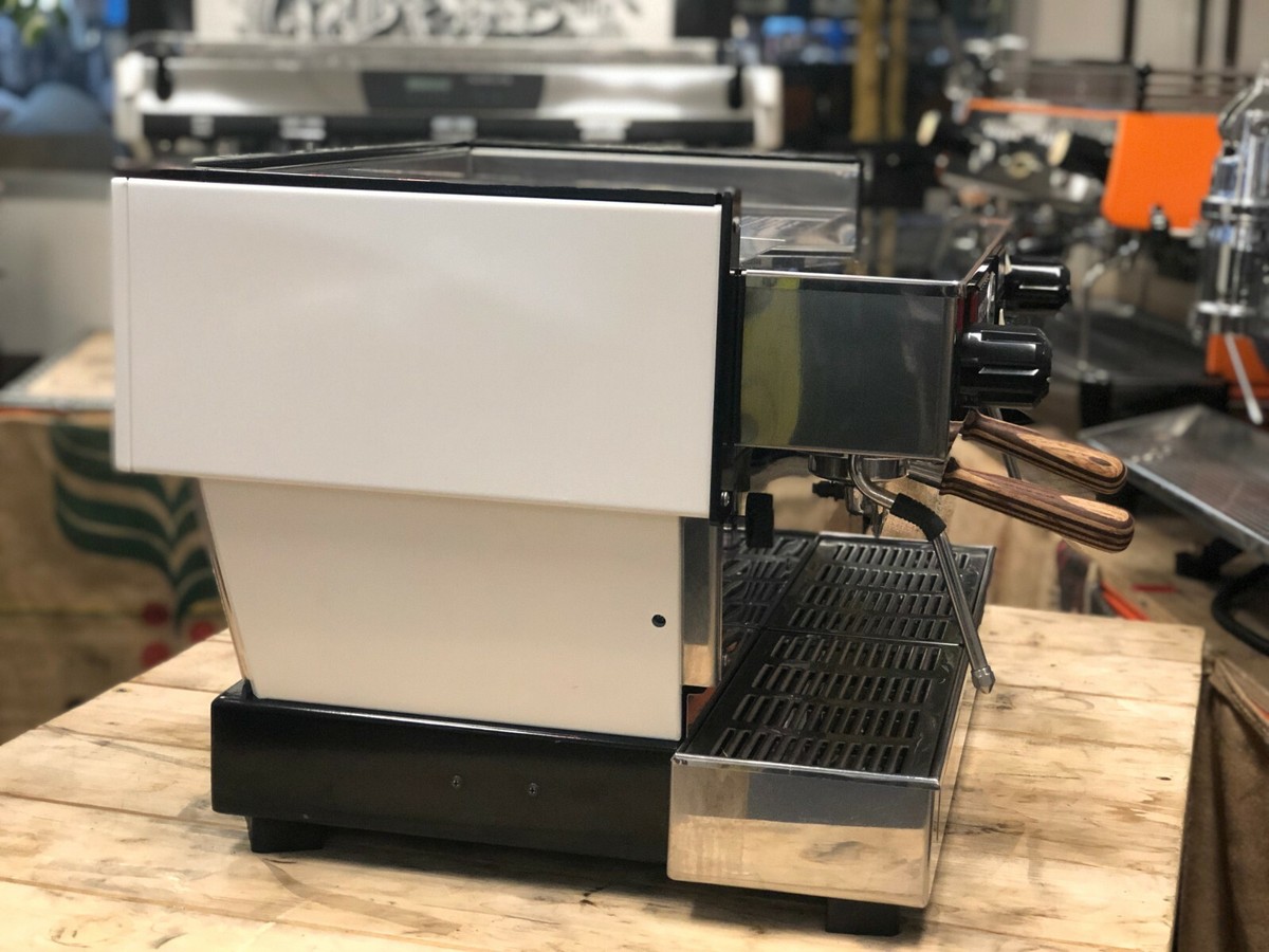 LA MARZOCCO LINEA CLASSIC 2 GROUP WHITE TIMBER HANDLES ESPRESSO
