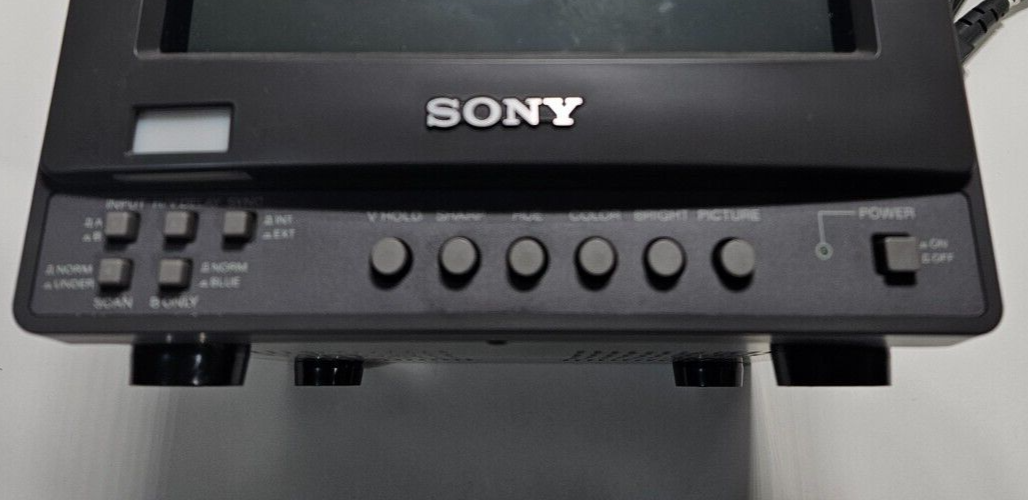 SONY PVM-8221 Professional Color Video Monitor Super Fine Pitch