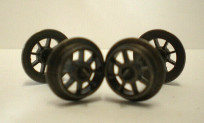 2 x Vintage Fleischmann HO 10mm ungeisoliert 8 Speichen Metallräder auf Achse (BR3) #15