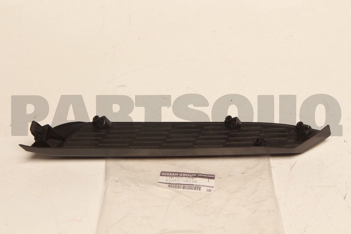 Nissan FINISHER-FRONT 62257-59K08 左右セット Nissan FINISHER-FRONT 62257-59K08 左右セット