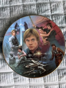 The Hamilton Collection Star Wars Hero's and Villans Plate Collection. Lot Of 12