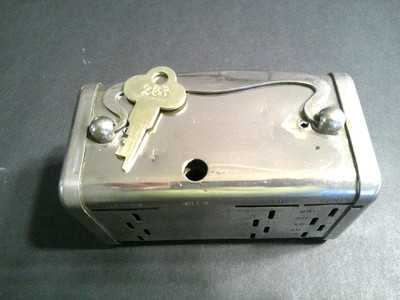 BANKERS SERVICE CORP. $ 5.00 GOLD SLOT BANK NO NAME 1 NEW KEY # 283 NICE COND.