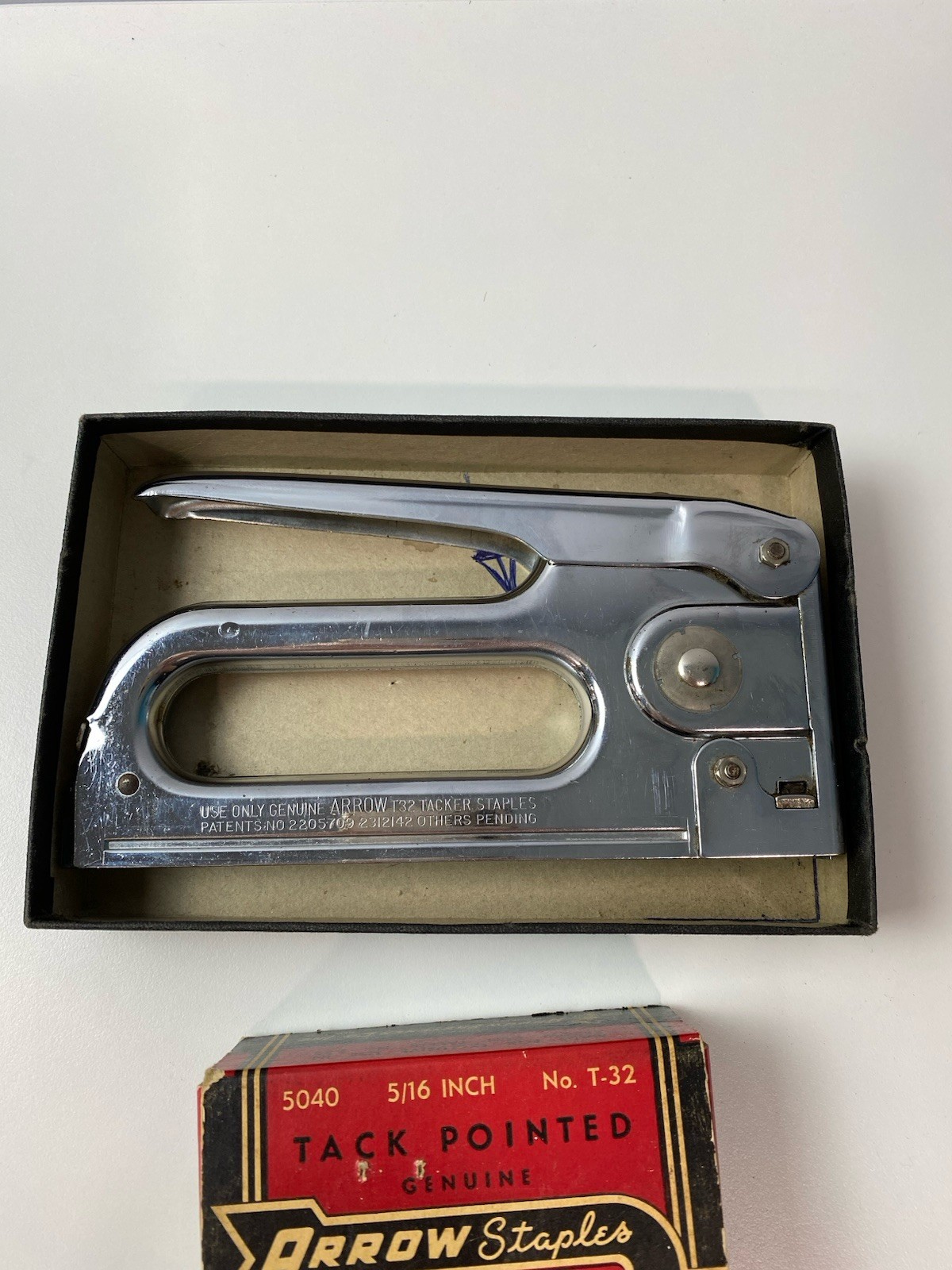 Vintage Arrow Fastener T-32 Staple Gun, Stapler in box With Box Of Staples
