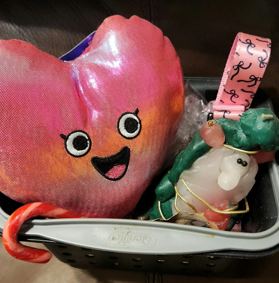 Doggy Fundraiser Gift Basket Plush Heart, 4ft.Bow Leash, Fun Candle - Image 3 of 3