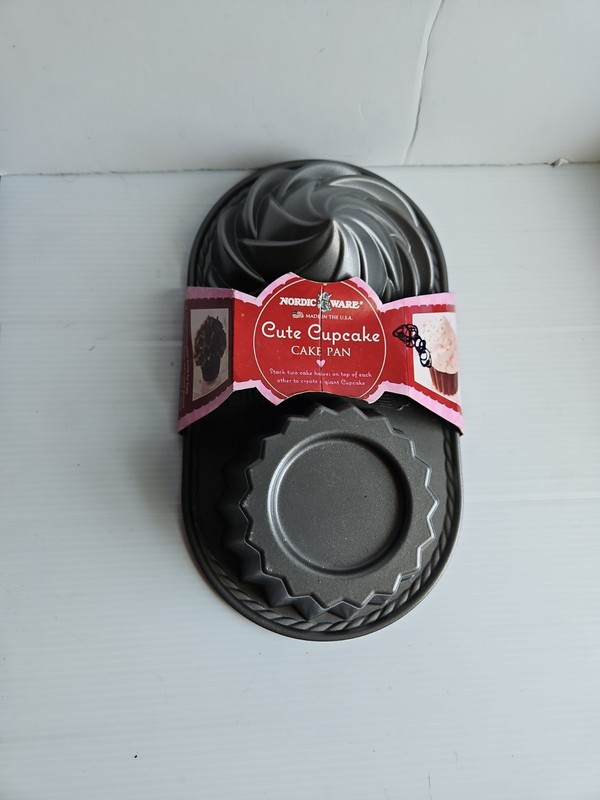 Nordic Ware Cute Cupcake Pan Bundt Fluted Cakelet Baking Mold Bakeware