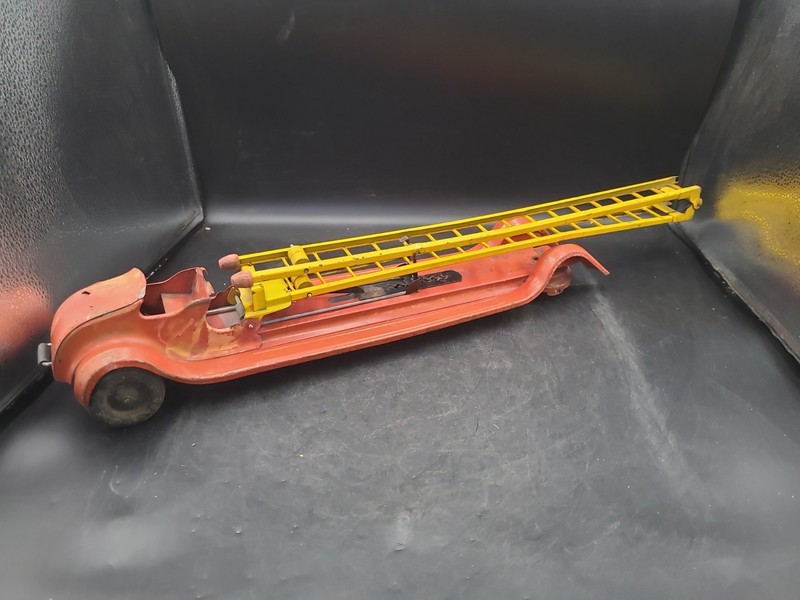 Kingsbury Spring Loaded Ladder Firetruck Pressed Steel Red Yellow 18 Inch. MG
