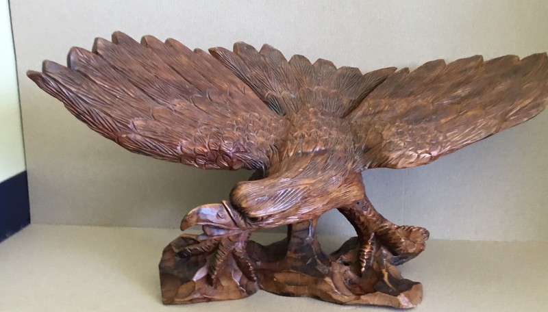VINTAGE HAND CARVED REAL WOODEN LARGE BEAUTIFUL OPEN WING EAGLE SCULPTURE