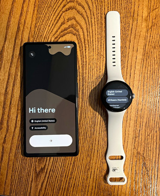 Google Pixel 6a 128GB BUNDLED WITH Google Pixel Watch 41mm GPS 32GB