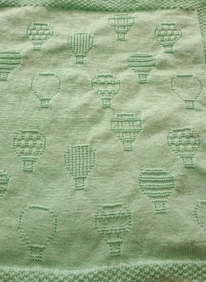 NEU HANDGESTRICKTE BABYDECKE