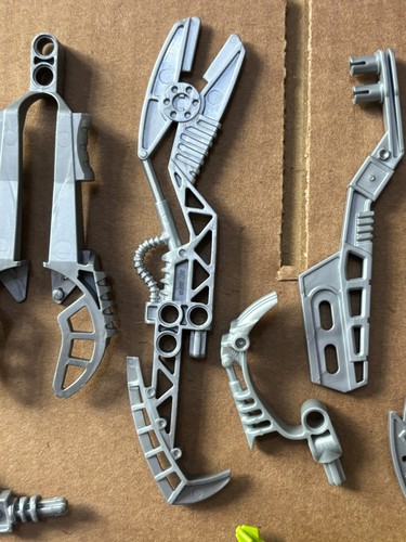 Joblot LEGO Bionicle / Big Fig Weapons Swords Etc - Picture 4 of 11