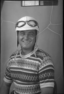 Driver Walt Ader poses for a headshot 1950 Indy Photo 1