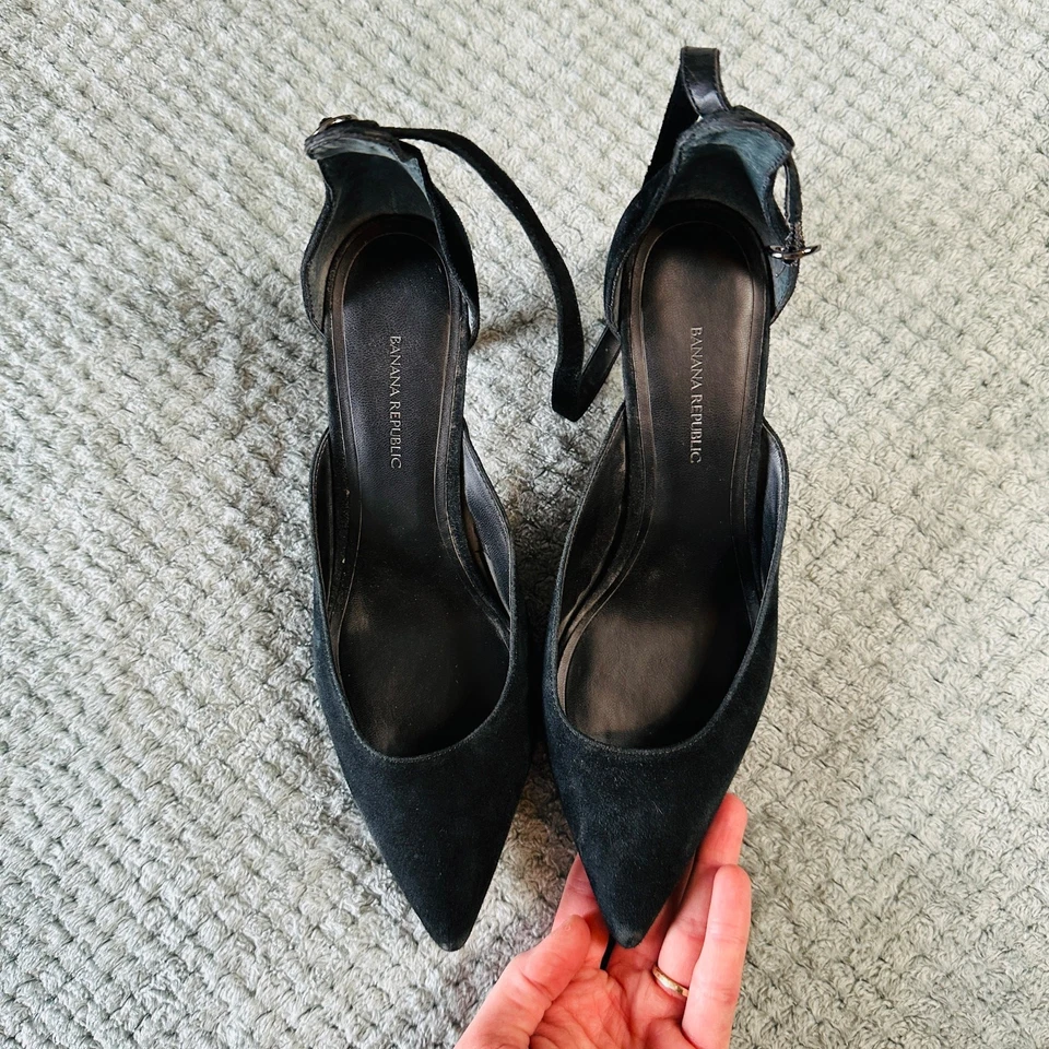Tacón clásico Banana Republic de terciopelo negro con tiras en punta para mujer 9,5 Foto 2 de 4