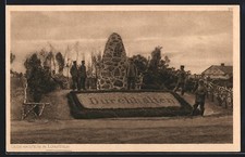 AK Lowitsch, Soldaten am Gedenkstein mit Schrift: Durchhalten, Eisernes Kreuz