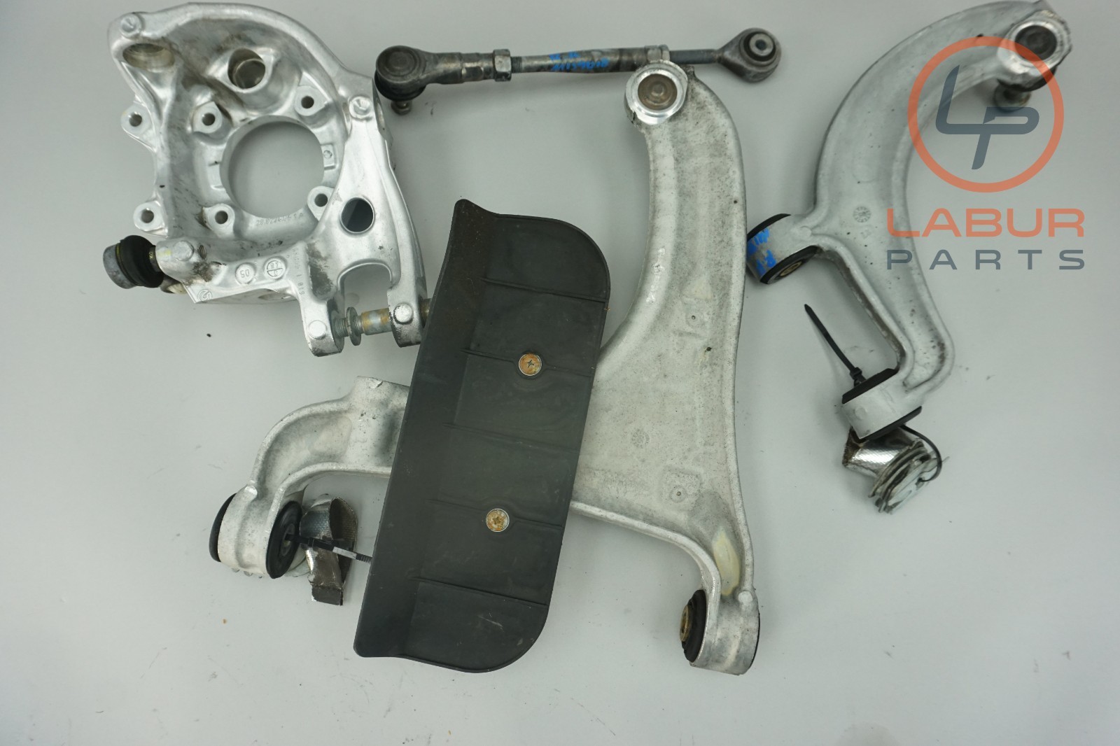 M139 03-10 Maserati Quattroporte Rear Right Side Control Arm Knuckle Hub Z7049
