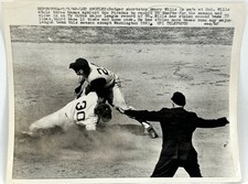 1962 PIRATES vs. DODGERS - MAURY WILLS Steals 3 Bases Type-3 Photograph