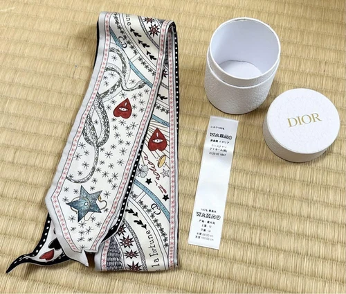 Dior Mitzah Foulard Tarot Inutilisé Élégant Accessoire Mode pour Femme