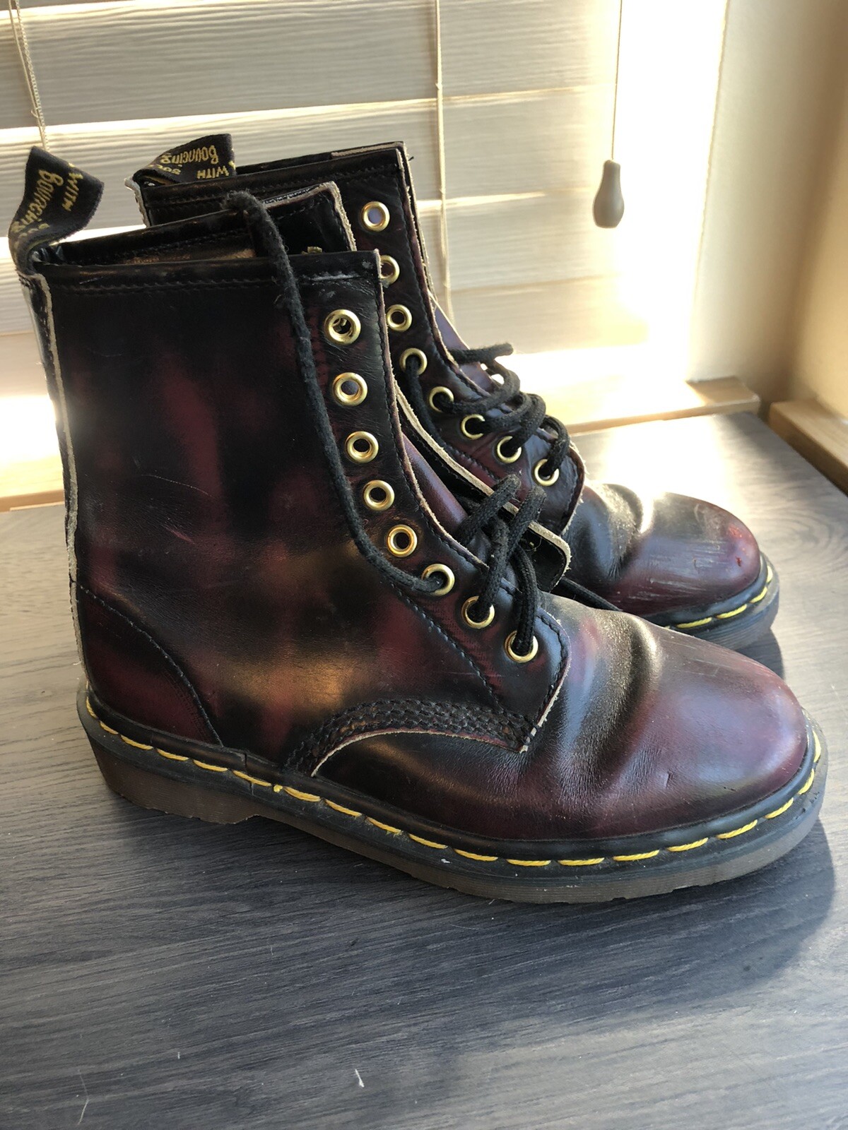 Medisch beha Dank je DOC MARTENS CHERRY RED & BLACK RUB-OFF BOOTS 6 US MADE IN ENGLAND VINTAGE  RARE | eBay