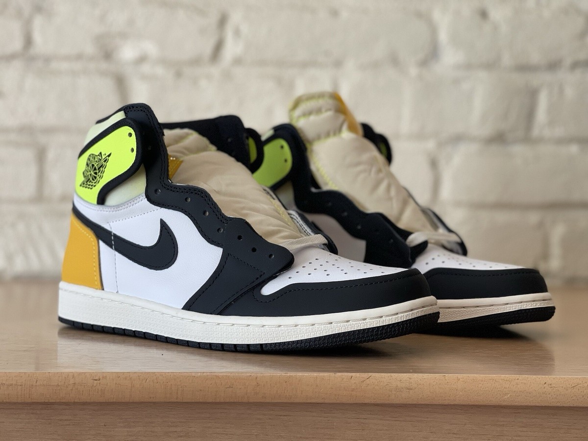Nike Air Jordan 1 Retro High OG White Volt Gold 555088-118  display picture 1