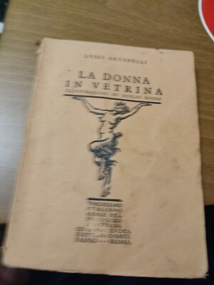 Die Frau in der Vitrine Italienischer Humor Roma Antonelli