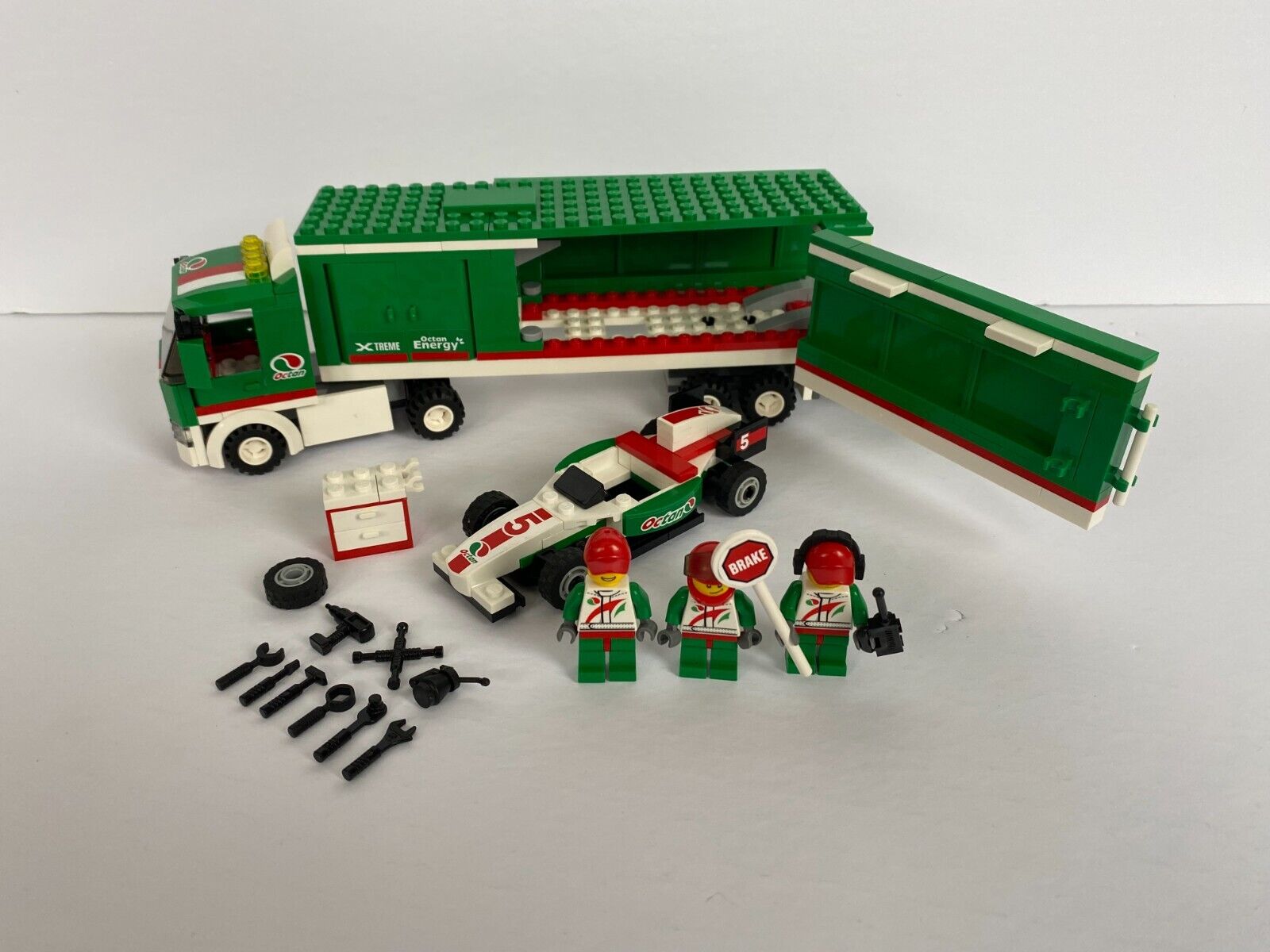 Lego set 60025 Grand Prix Track - 315 Pieces - 3 Minifigs - City