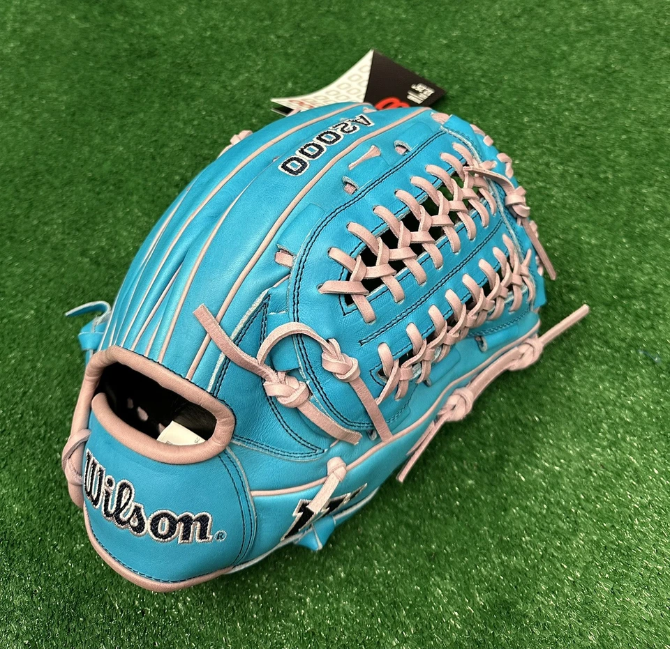 Wilson A2000 12.25" D25 Baseball Softball Pitcher's Utility Glove - Right Handed - Image 3 of 4