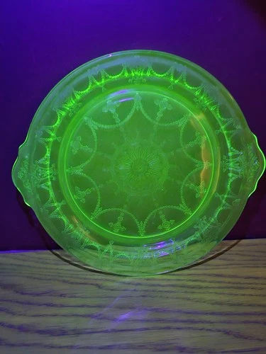 Anchor Hocking Cameo Ballerina Uranium Green Round Platter Plate 11" Glows